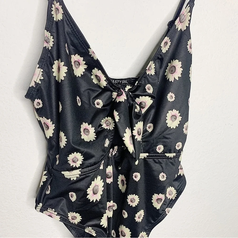 NWT Nasty Gal Recycled Daisy Print Tie Front High Thigh Swimsuit Size US 6 - Picture 4 of 10
